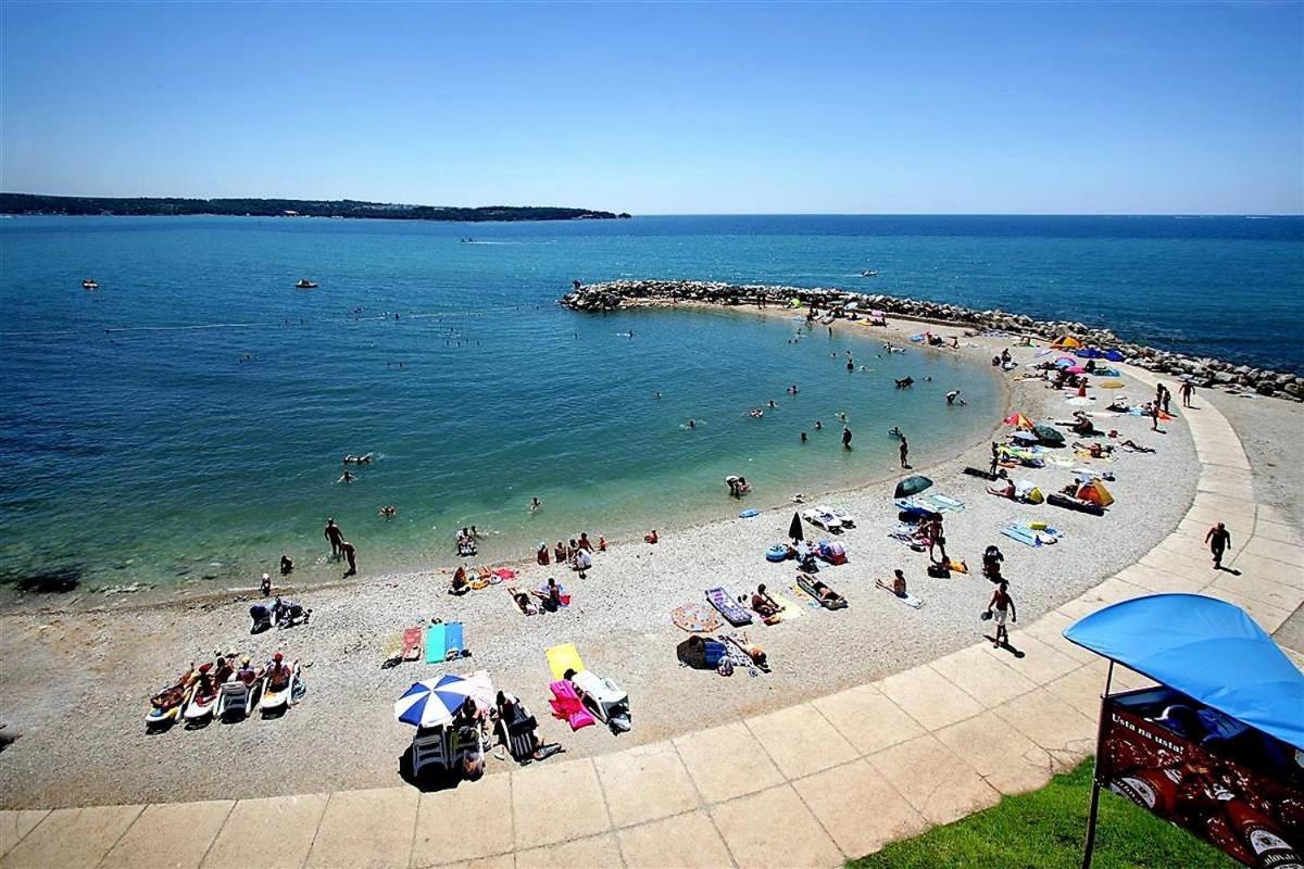 Ferienwohnung Sommer Новиград Екстериор снимка