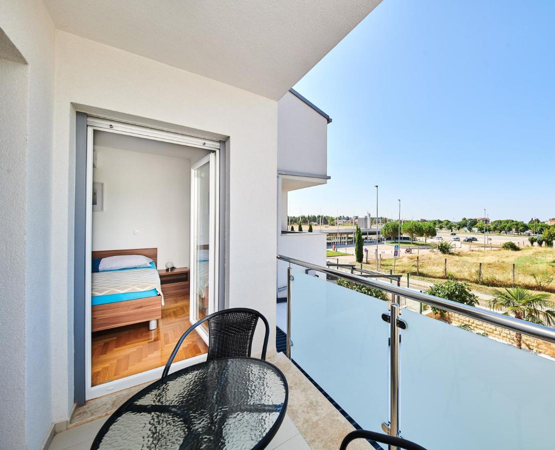 Ferienwohnung Sommer Новиград Екстериор снимка