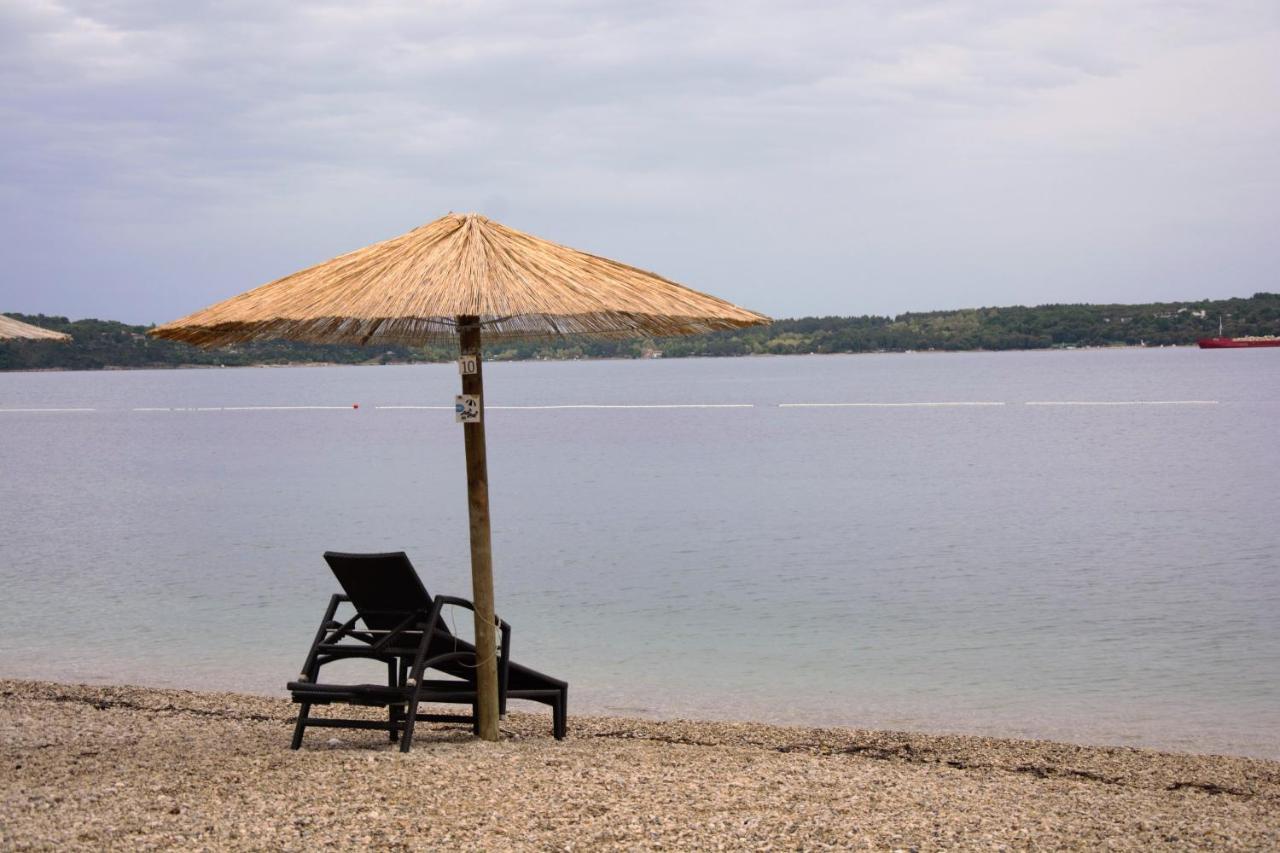 Ferienwohnung Sommer Новиград Екстериор снимка