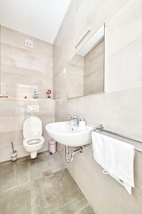 Ferienwohnung Sommer Новиград Екстериор снимка