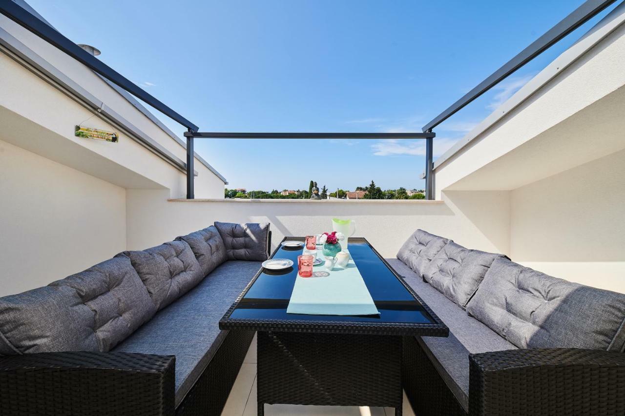 Ferienwohnung Sommer Новиград Екстериор снимка