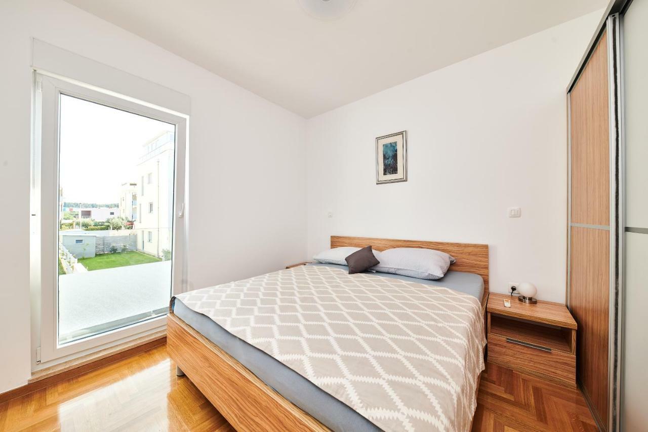 Ferienwohnung Sommer Новиград Екстериор снимка
