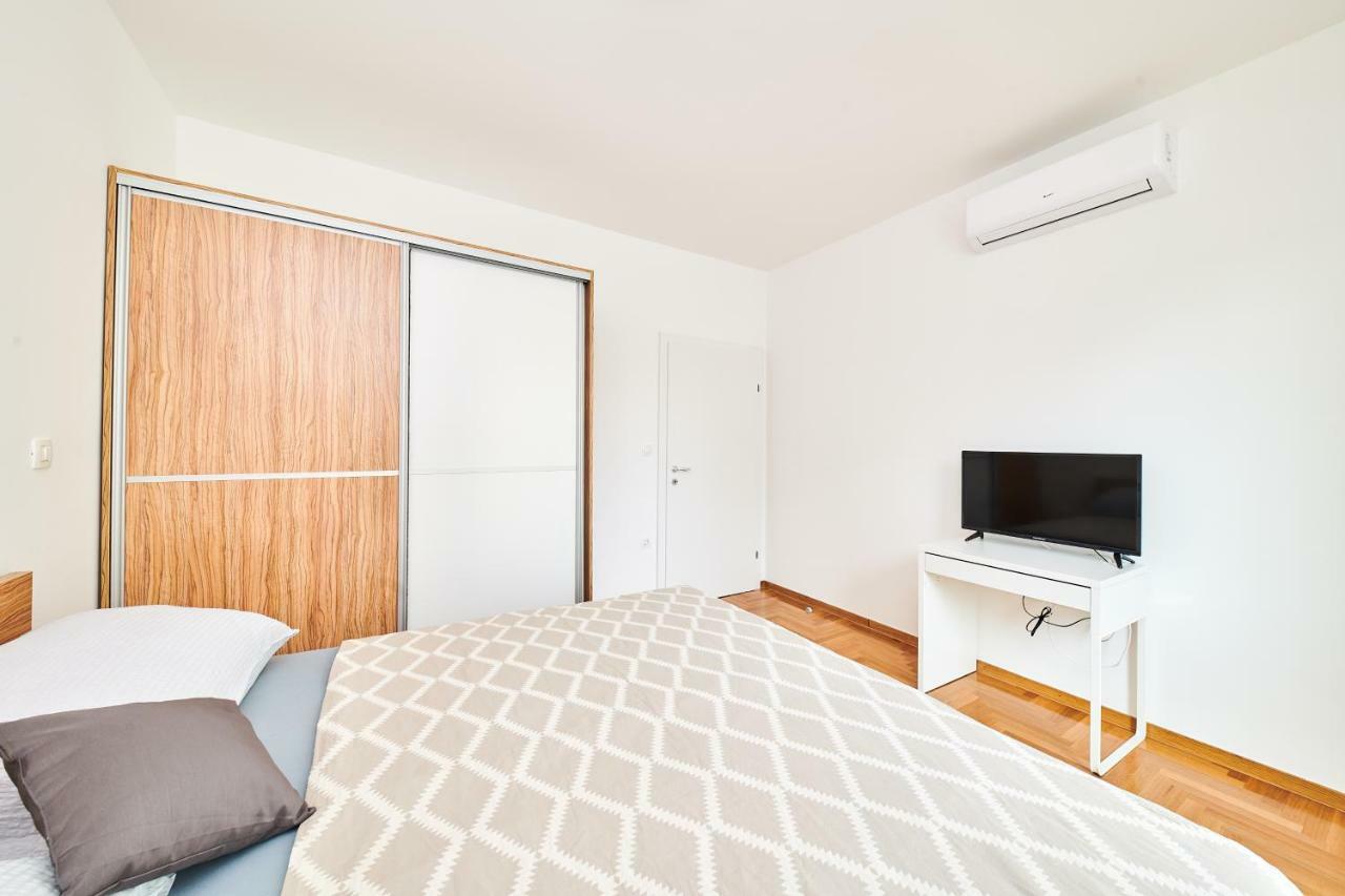 Ferienwohnung Sommer Новиград Екстериор снимка