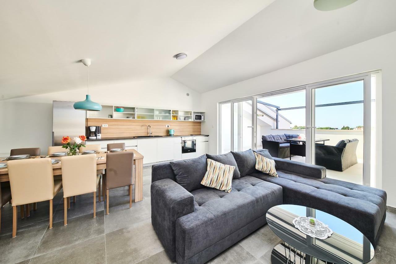 Ferienwohnung Sommer Новиград Екстериор снимка
